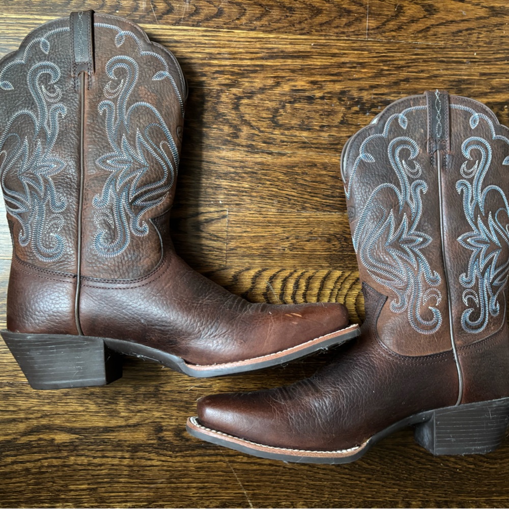 Ariat women’s cowboy boots